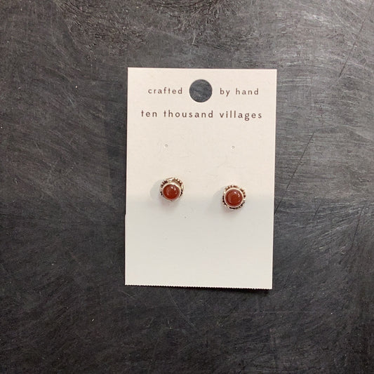 Earring silver stud w small round stone and embossed edge