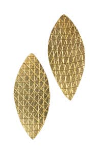 Earrings: almond shape