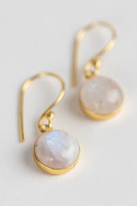 Earrings drop round moonstone/brass 1L gold/white
